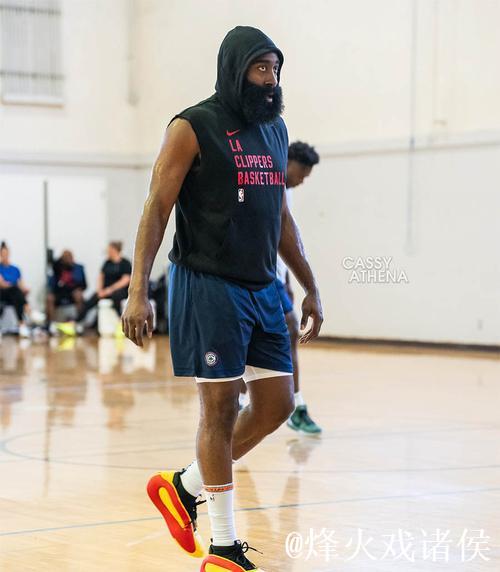 泰伦-卢:哈登左小腿挫伤缺席训练,但今天会带伤出战 泰伦-卢:哈登左小腿挫伤缺席训练,但今天会带伤出战