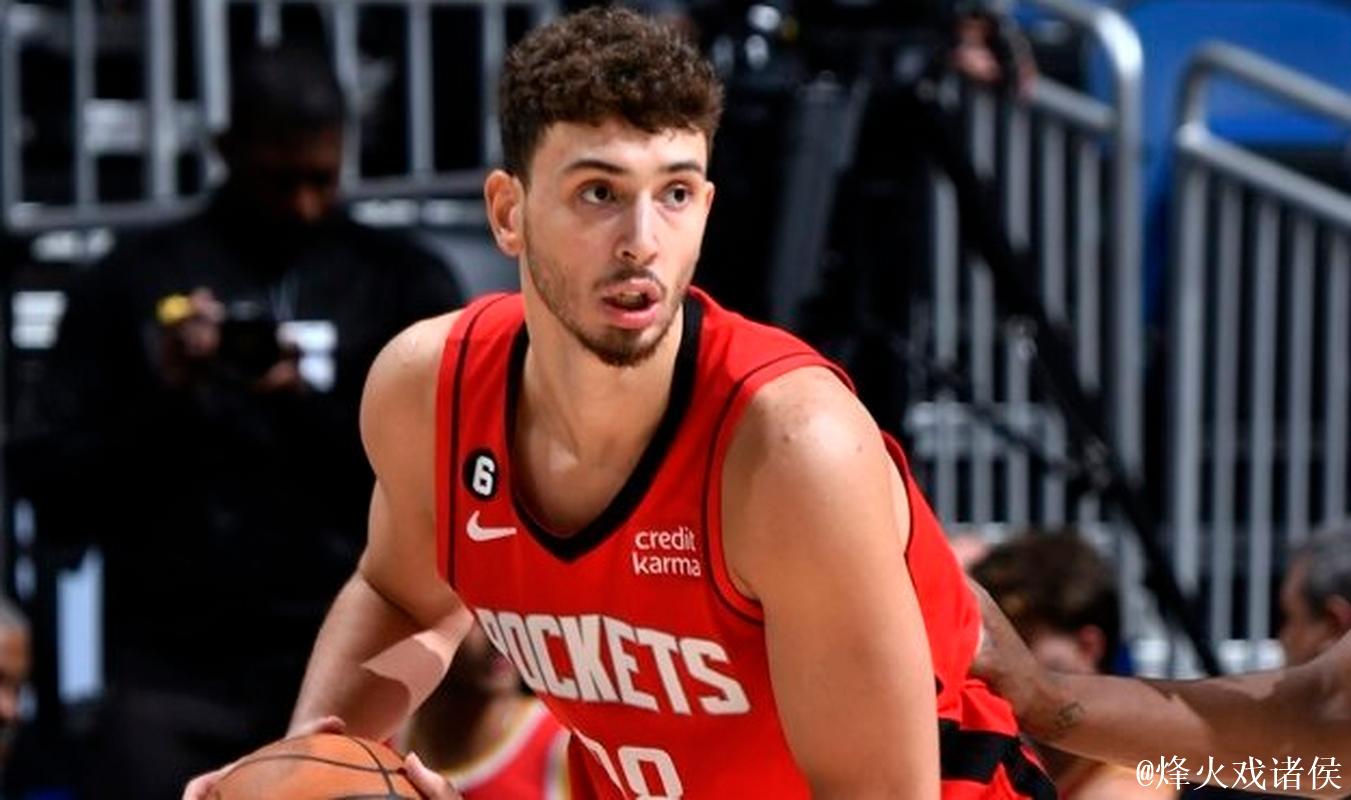 申京上半场10投6中,得到14分3篮板5助攻1抢断1封盖 申京上半场10投6中,得到14分3篮板5助攻1抢断1封盖