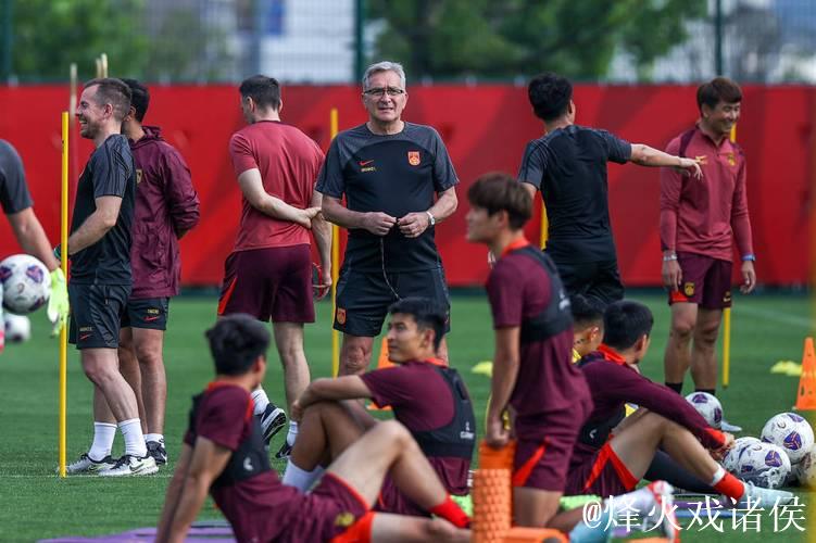 国足重庆公开训练热度不减 战巴林阵容将有较大变化