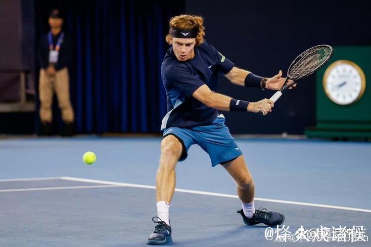 中网男单正赛第5日TOP3种子进4强 卢布列夫出局 中网男单正赛第5日TOP3种子进4强 卢布列夫出局