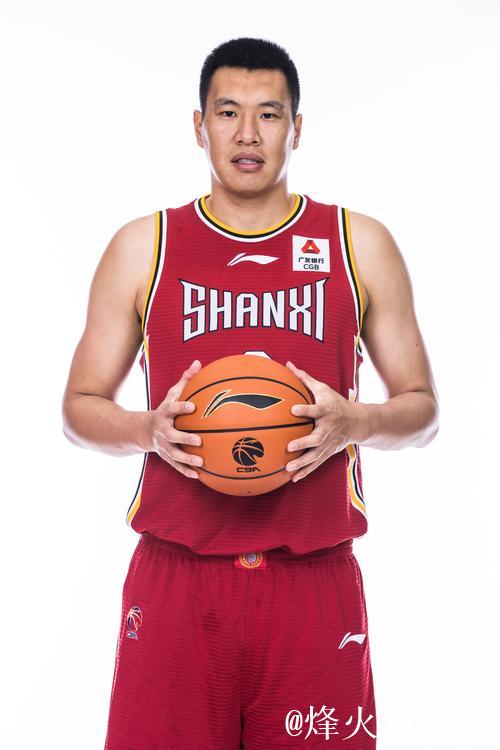 “我还是一颗年轻的螺丝钉”——老将闫鹏飞甘当替补成就球队 “我还是一颗年轻的螺丝钉”——老将闫鹏飞甘当替补成就球队