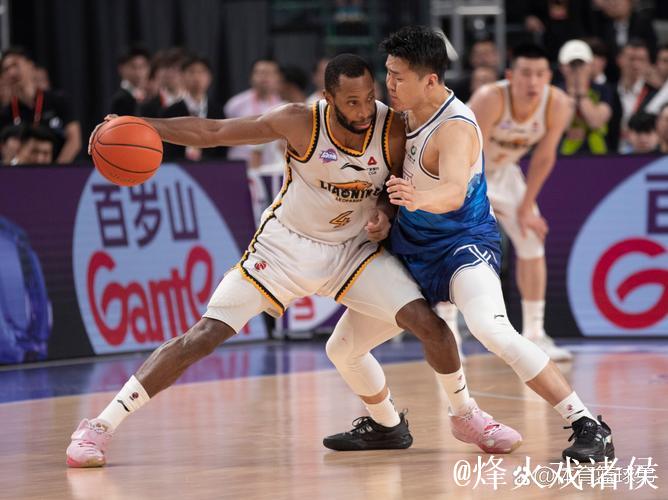弗格32分辽宁终结上海16连胜 江苏不敌新疆